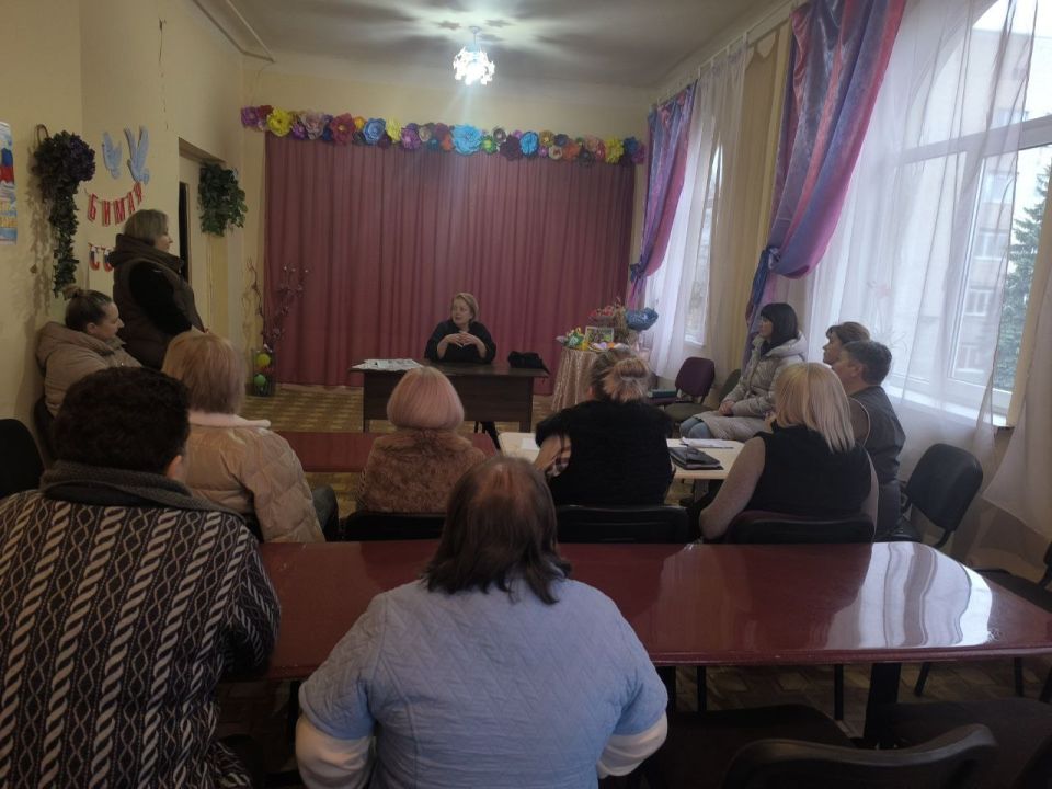 Сегодня, 19 ноября в Червоногвардейском районе прошла встреча с трудовым коллективом ГБУСО «ЦСОН Червоногвардейского района города Макееевки», которую провела депутат Макеевского городского совета ДНР Нателла Джоджишвили Сегодня, 19 ноября в Червоногвардейском районе прошла встреча с трудовым коллективом ГБУСО «ЦСОН Червоногвардейского района города Макееевки», которую провела депутат Макеевского городского совета ДНР Нателла Джоджишвили