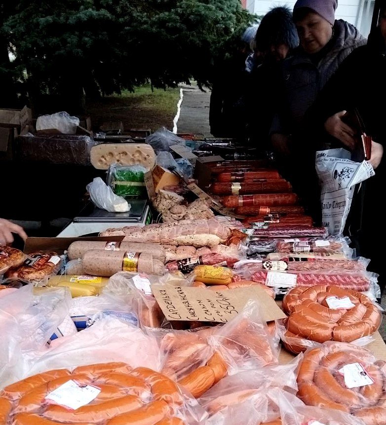 В Ждановке прошла ярмарка. 19 ноября у городского центра культуры и досуга были представлены товары от производителей и предпринимателей из разных городов Донецкой Народной Республики В Ждановке прошла ярмарка. 19 ноября у городского центра культуры и досуга были представлены товары от производителей и предпринимателей из разных городов Донецкой Народной Республики