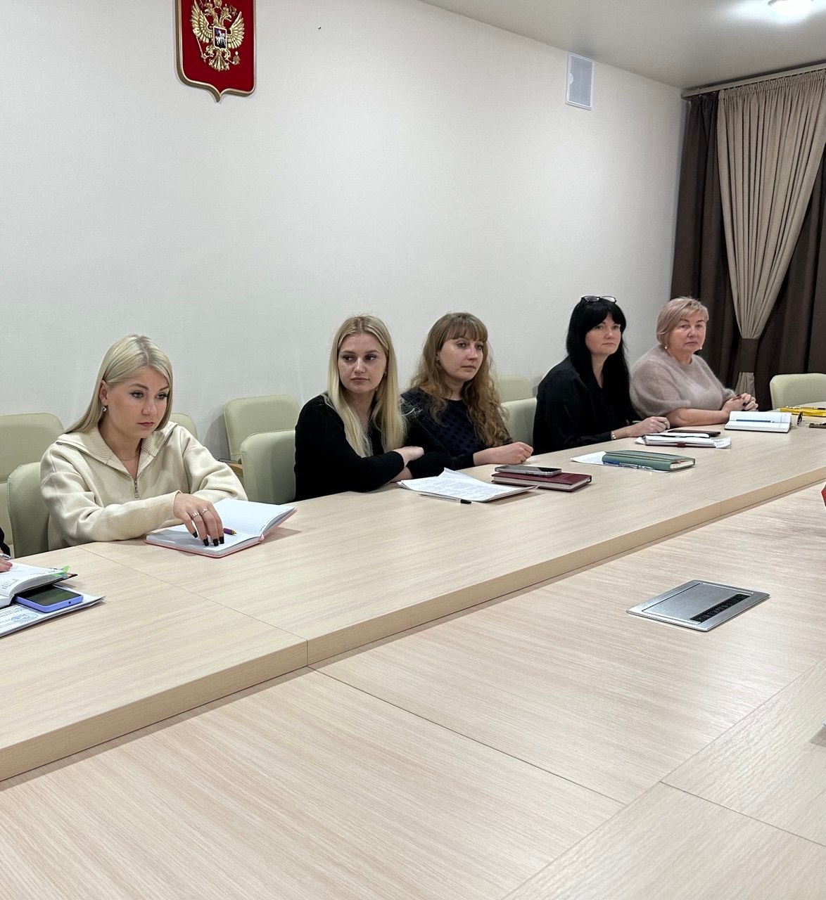 СОСТОЯЛИСЬ ВСТРЕЧИ. 18 ноября 2025 года депутаты Горловского городского совета от фракции «Единая Россия» — Роман Конев, София Потапова и Александр Бобровский в рамках исполнения поручения Главы Донецкой Народной Республики... СОСТОЯЛИСЬ ВСТРЕЧИ. 18 ноября 2025 года депутаты Горловского городского совета от фракции «Единая Россия» — Роман Конев, София Потапова и Александр Бобровский в рамках исполнения поручения Главы Донецкой Народной Республики...