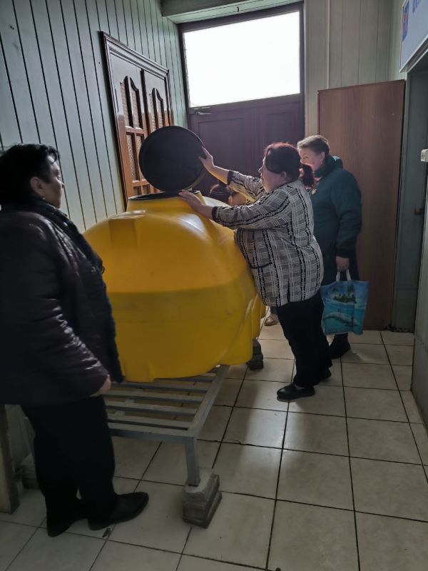 19 ноября 2025 года во исполнение поручения Главы Донецкой Народной Республики депутаты Ясиноватского муниципального совета Елена Алипа, Наталья Филиппова и Владимир Сергиенко посетили места подвоза воды 19 ноября 2025 года во исполнение поручения Главы Донецкой Народной Республики депутаты Ясиноватского муниципального совета Елена Алипа, Наталья Филиппова и Владимир Сергиенко посетили места подвоза воды