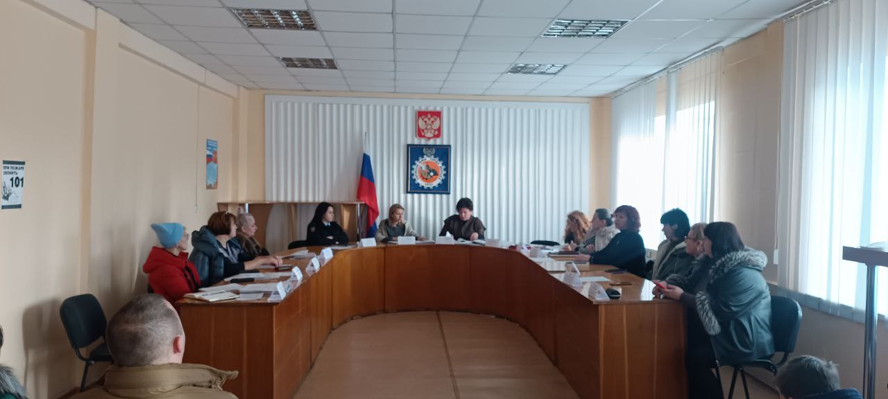 В Управе Кировского внутригородского района Администрации городского округа Донецк прошло заседание Комиссии по делам несовершеннолетних и защите их прав