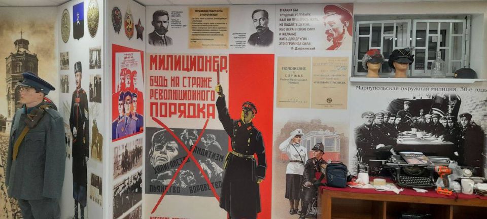 Мариупольские полицейские поблагодарили сотрудников Музея А. А. Жданова за помощь в создании экспозиции Мариупольские полицейские поблагодарили сотрудников Музея А. А. Жданова за помощь в создании экспозиции