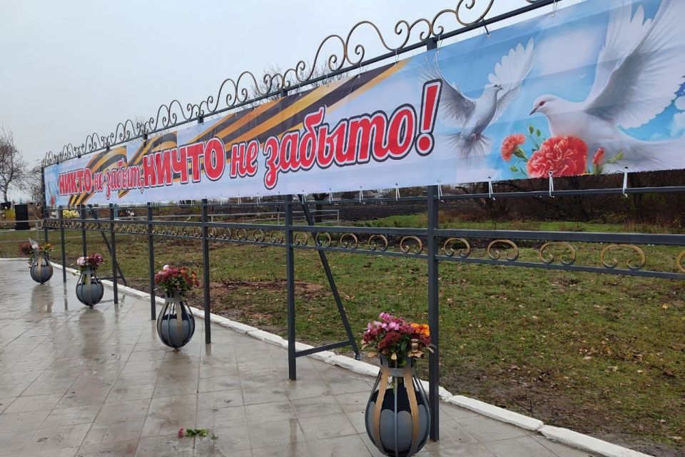 В Шахтерском округе открыли «Аллею Памяти» воинам-героям В Шахтерском округе открыли «Аллею Памяти» воинам-героям