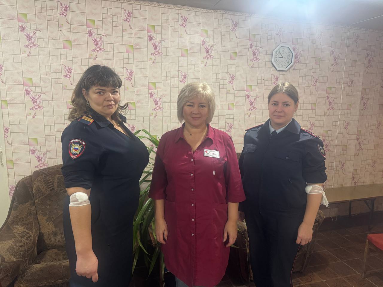 В Торезе полицейские в очередной раз стали донорами крови В Торезе полицейские в очередной раз стали донорами крови