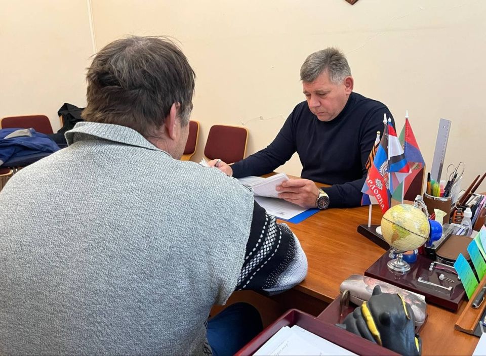 Роман Конев: 19 ноября 2025 года состоялся приём граждан депутатом Горловского городского совета Донецкой Народной Республики первого созыва Сергеем Третьяковым Роман Конев: 19 ноября 2025 года состоялся приём граждан депутатом Горловского городского совета Донецкой Народной Республики первого созыва Сергеем Третьяковым