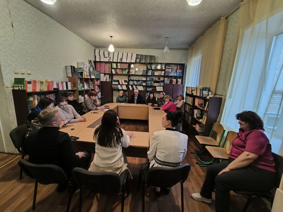 Встречи с трудовыми коллективами в Ленинском районе города Донецка продолжаются Встречи с трудовыми коллективами в Ленинском районе города Донецка продолжаются
