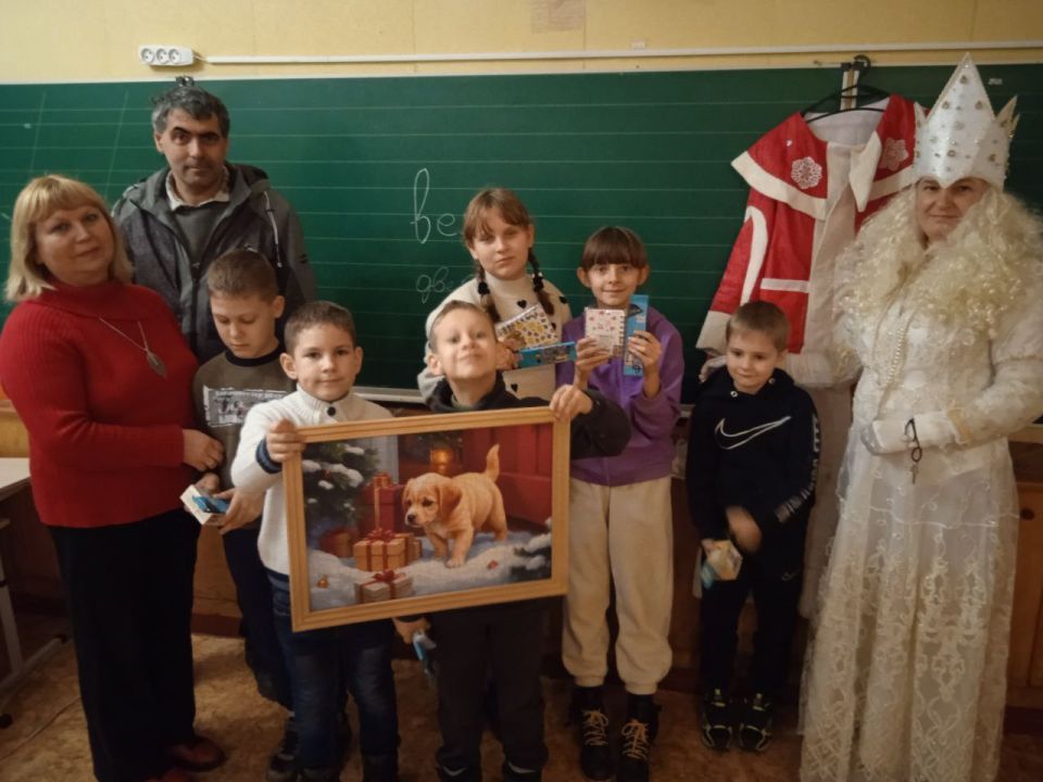 18 ноября 2025 года в МБУ «Светлодарский ДК» (п. Новолуганское) состоялся тёплый и волшебный квестпраздник в честь Дня рождения Деда Мороза 18 ноября 2025 года в МБУ «Светлодарский ДК» (п. Новолуганское) состоялся тёплый и волшебный квестпраздник в честь Дня рождения Деда Мороза