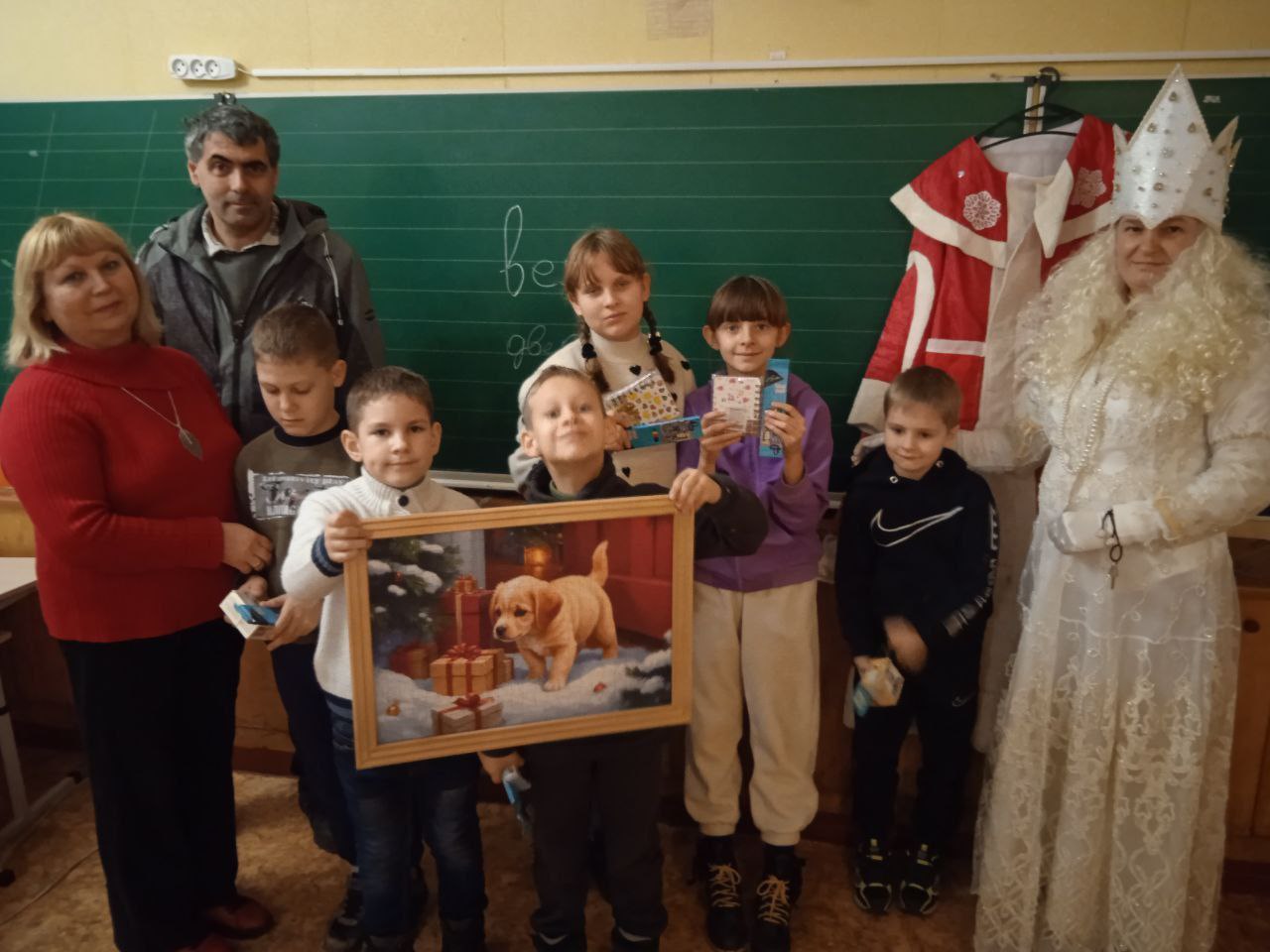 18 ноября 2025 года в МБУ «Светлодарский ДК» (п. Новолуганское) состоялся тёплый и волшебный квестпраздник в честь Дня рождения Деда Мороза 18 ноября 2025 года в МБУ «Светлодарский ДК» (п. Новолуганское) состоялся тёплый и волшебный квестпраздник в честь Дня рождения Деда Мороза