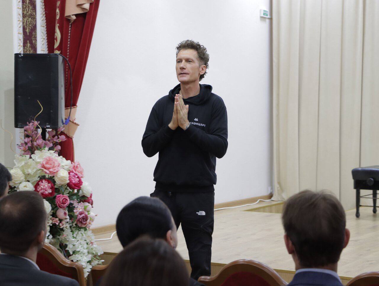 Коллектив Донецкой Филармонии - братья по оружию Культбригады Москонцерта Коллектив Донецкой Филармонии - братья по оружию Культбригады Москонцерта