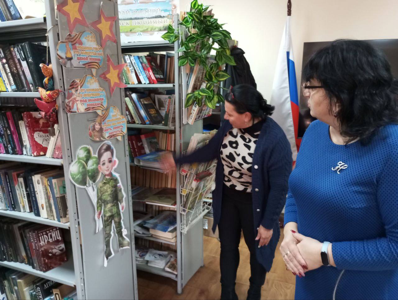 Заместитель главы администрации посетила Портовскую сельскую библиотеку Заместитель главы администрации посетила Портовскую сельскую библиотеку