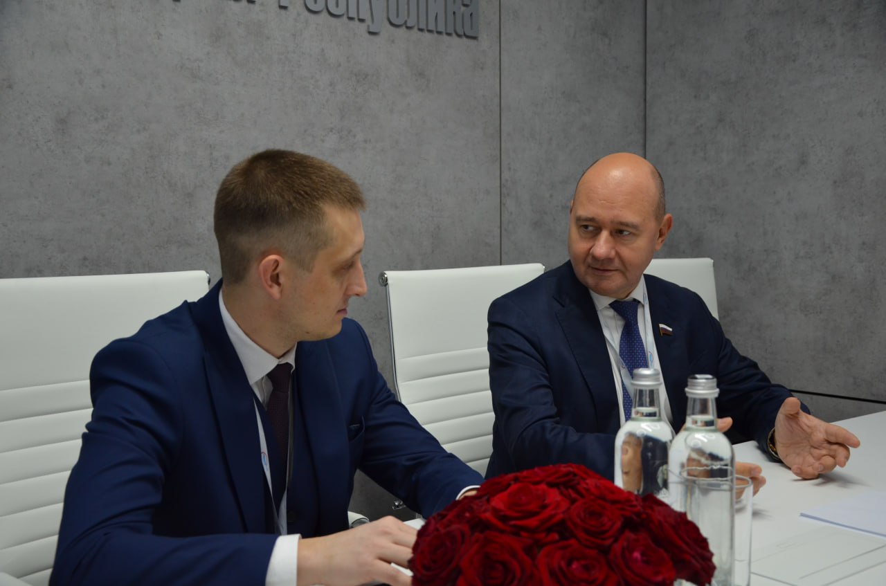 Александр Бондаренко: Во второй день работы на полях XIX Международного форума и выставки «Транспорт России» в Москве провел ряд рабочих встреч и полезных дискуссий Александр Бондаренко: Во второй день работы на полях XIX Международного форума и выставки «Транспорт России» в Москве провел ряд рабочих встреч и полезных дискуссий