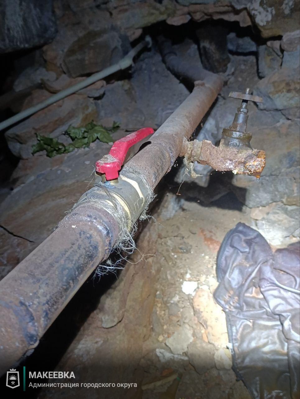 Специалисты из Югры совместно с коммунальными службами продолжают восстанавливать систему водоотведения