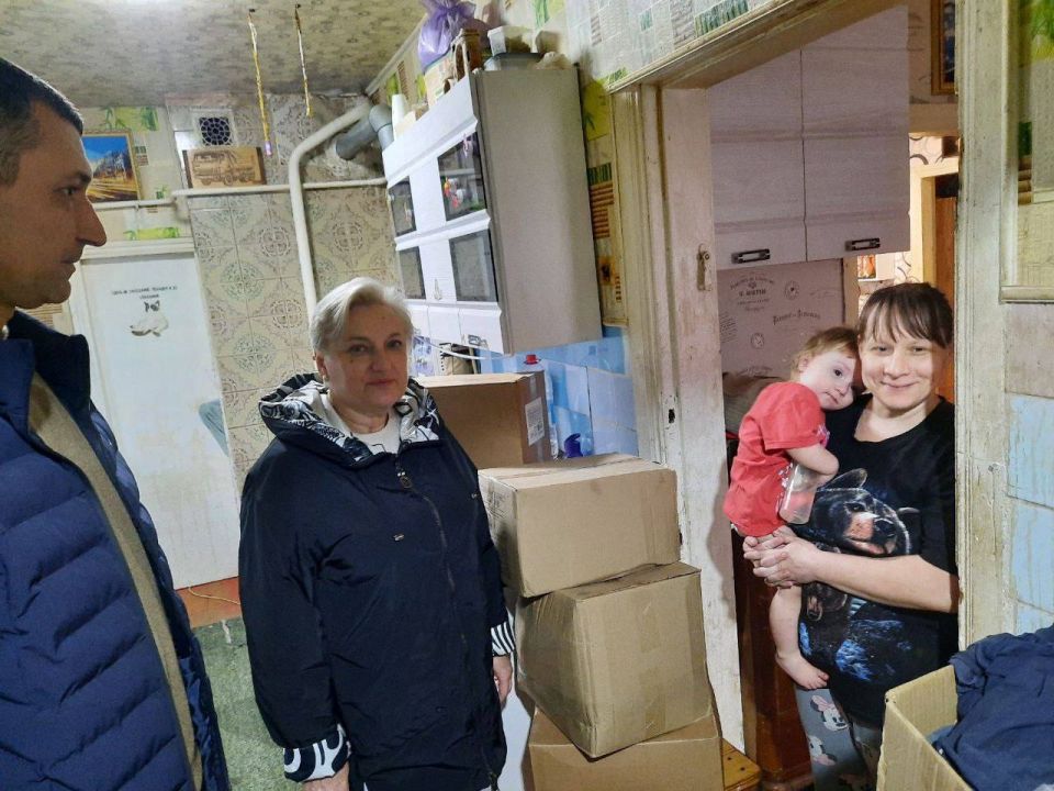 Горловским многодетным семьям – помощь и поддержка от единороссов Горловским многодетным семьям – помощь и поддержка от единороссов