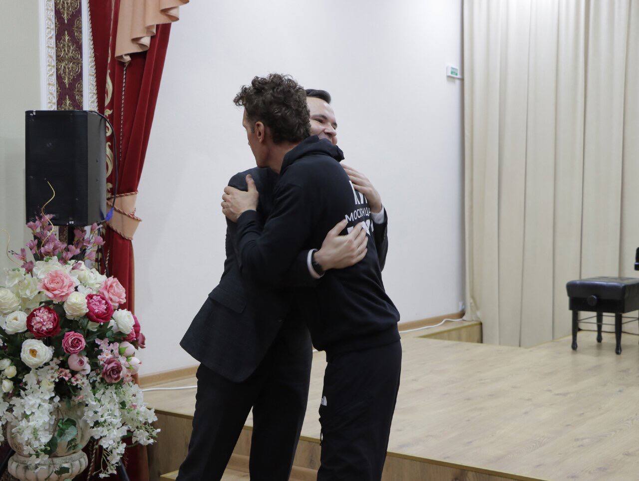 Коллектив Донецкой Филармонии - братья по оружию Культбригады Москонцерта Коллектив Донецкой Филармонии - братья по оружию Культбригады Москонцерта