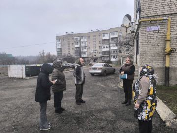 Сегодня, 19 ноября в Червоногвардейском районе состоялась встреча с жителями жилого массива Карла Маркса, которую провела лидер общественного мнения Анна Первий по адресу: Кронштадтская, 69