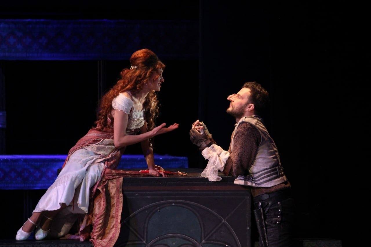 «Сирано де Бержерак» Безрукова, мировые хиты и бал-маскарад на итальянском: Афиша мероприятий в Донецке с 18 по 23 ноября 2025