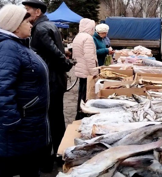 В Ждановке прошла ярмарка. 19 ноября у городского центра культуры и досуга были представлены товары от производителей и предпринимателей из разных городов Донецкой Народной Республики В Ждановке прошла ярмарка. 19 ноября у городского центра культуры и досуга были представлены товары от производителей и предпринимателей из разных городов Донецкой Народной Республики