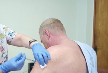 Сергей Юзвинкевич: Сегодня вместе с коллегами сделали прививку от гриппа! Это важный шаг в заботе о своем здоровье и здоровье окружающих