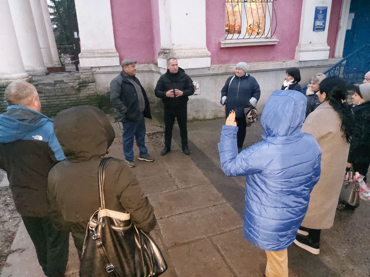 Сегодня, 19 ноября 2025 года, заместитель главы администрации городского округа Дебальцево Валерий Бессараб провел встречу жителями пгт Мироновкий Сегодня, 19 ноября 2025 года, заместитель главы администрации городского округа Дебальцево Валерий Бессараб провел встречу жителями пгт Мироновкий