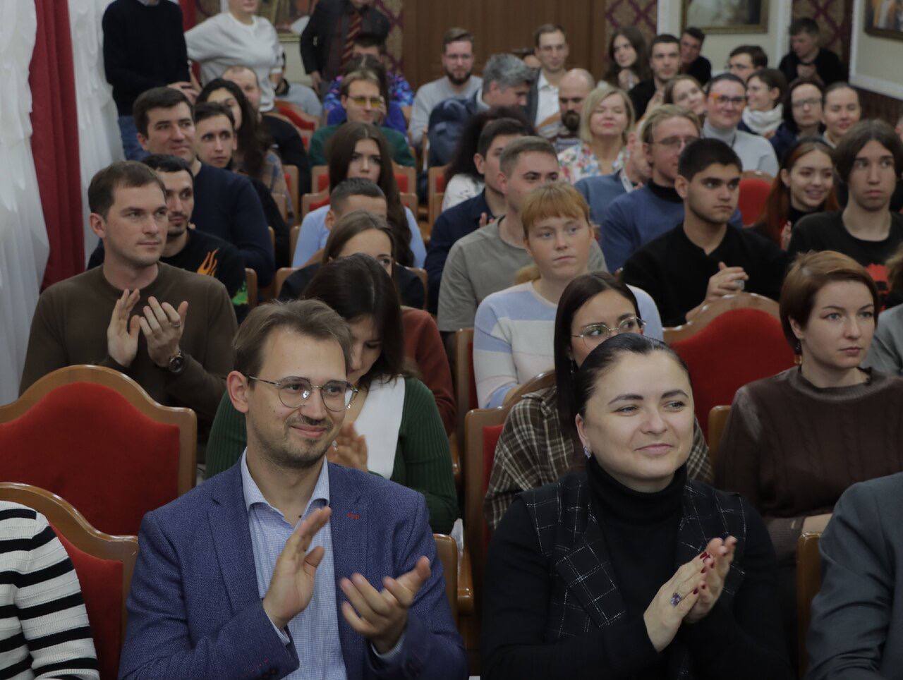 Коллектив Донецкой Филармонии - братья по оружию Культбригады Москонцерта Коллектив Донецкой Филармонии - братья по оружию Культбригады Москонцерта