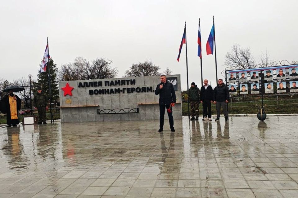 В Шахтерском округе открыли «Аллею Памяти» воинам-героям В Шахтерском округе открыли «Аллею Памяти» воинам-героям