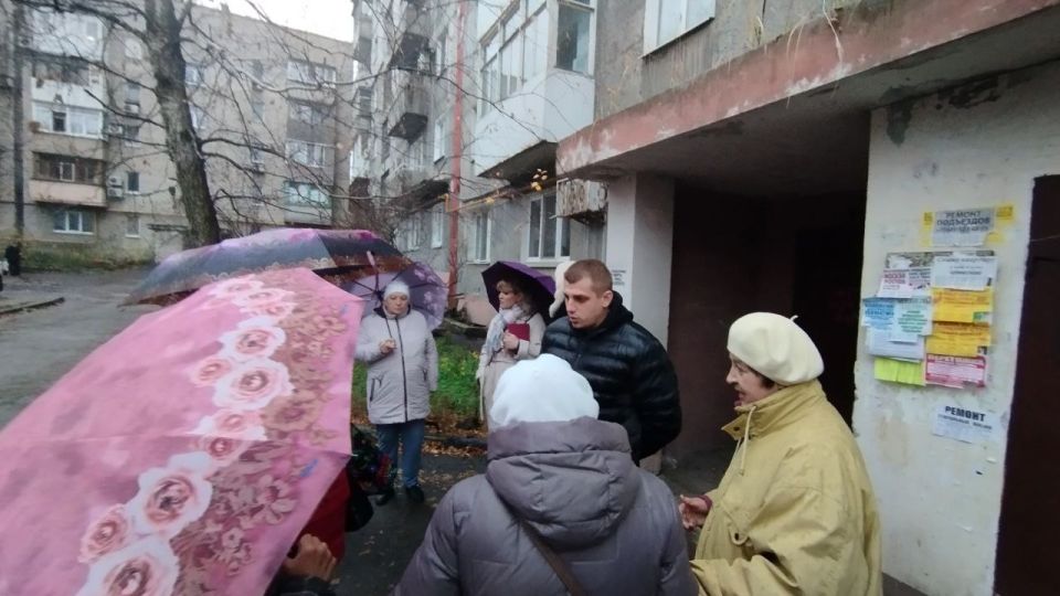 Сегодня, 19 ноября заместитель руководителя Управы Червоногвардейского внутригородского района Администрации городского округа Макеевка Татьяна Задорожная провела встречу с жителями жилого массива Горького на придомовий... Сегодня, 19 ноября заместитель руководителя Управы Червоногвардейского внутригородского района Администрации городского округа Макеевка Татьяна Задорожная провела встречу с жителями жилого массива Горького на придомовий...