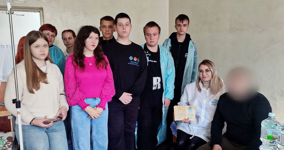 Поддержка военнослужащих: союзницы Женсовета Тореза и активисты Движения Первых посетили военнослужащих в госпитале Поддержка военнослужащих: союзницы Женсовета Тореза и активисты Движения Первых посетили военнослужащих в госпитале