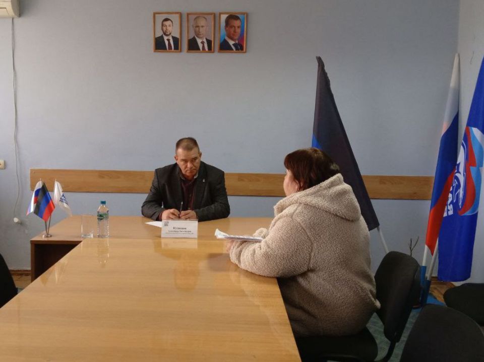 Денис Зубов: Прием граждан. В общественной приемной Всероссийской политической партии «Единая Россия» прошла встреча с жителями городского округа Иловайск Денис Зубов: Прием граждан. В общественной приемной Всероссийской политической партии «Единая Россия» прошла встреча с жителями городского округа Иловайск