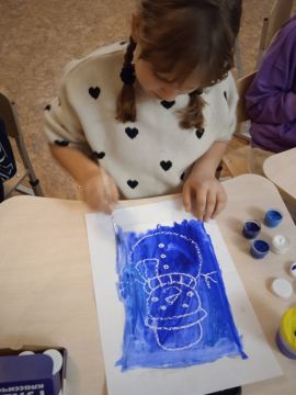 18 ноября 2025 года в МБУ «Светлодарский ДК» (п. Новолуганское) состоялся тёплый и волшебный квестпраздник в честь Дня рождения Деда Мороза