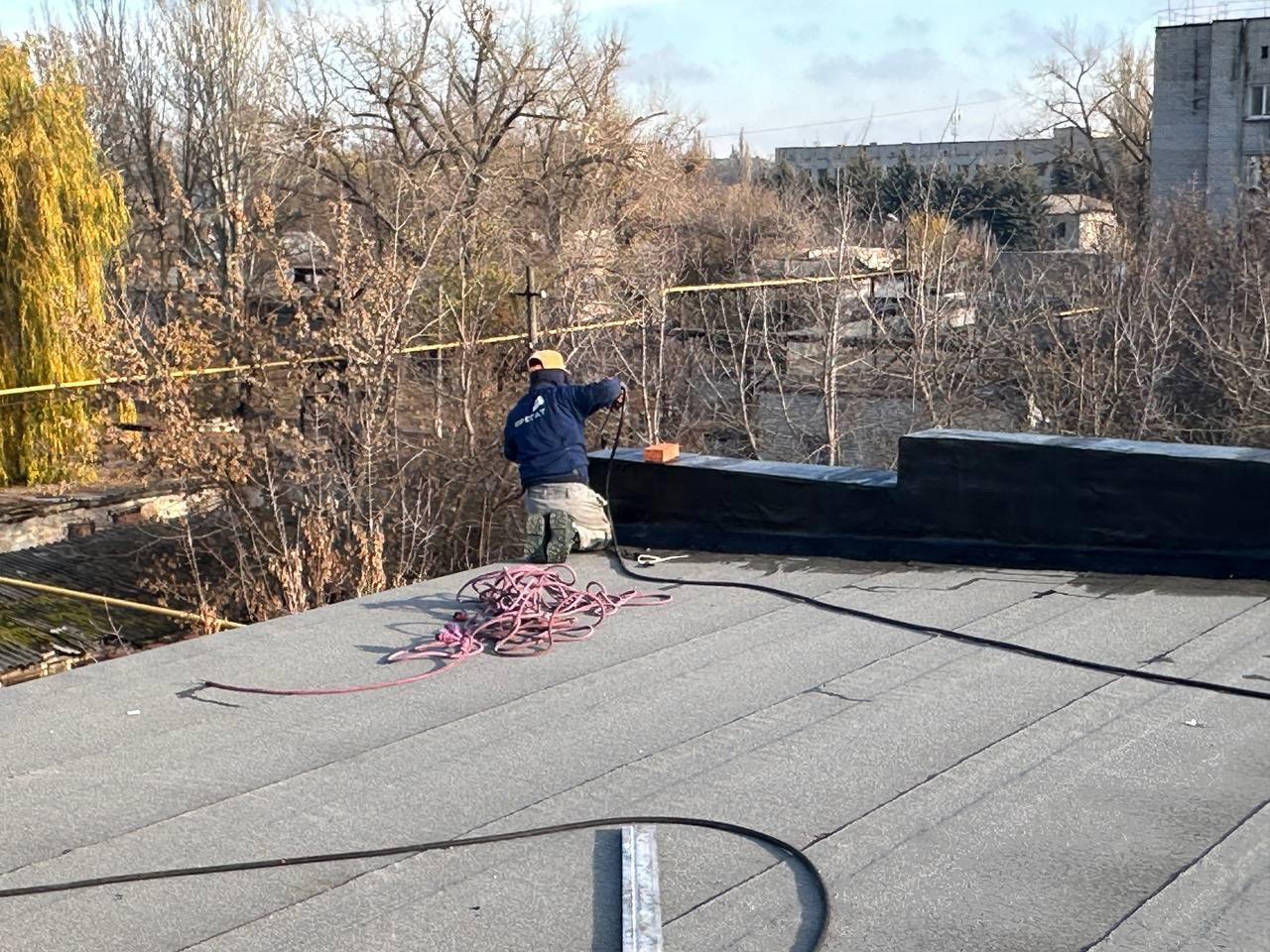 Евгений Поплавский: Нижегородские подрядчики обновят кровлю жилого дома в Харцызске на улице Патона Евгений Поплавский: Нижегородские подрядчики обновят кровлю жилого дома в Харцызске на улице Патона