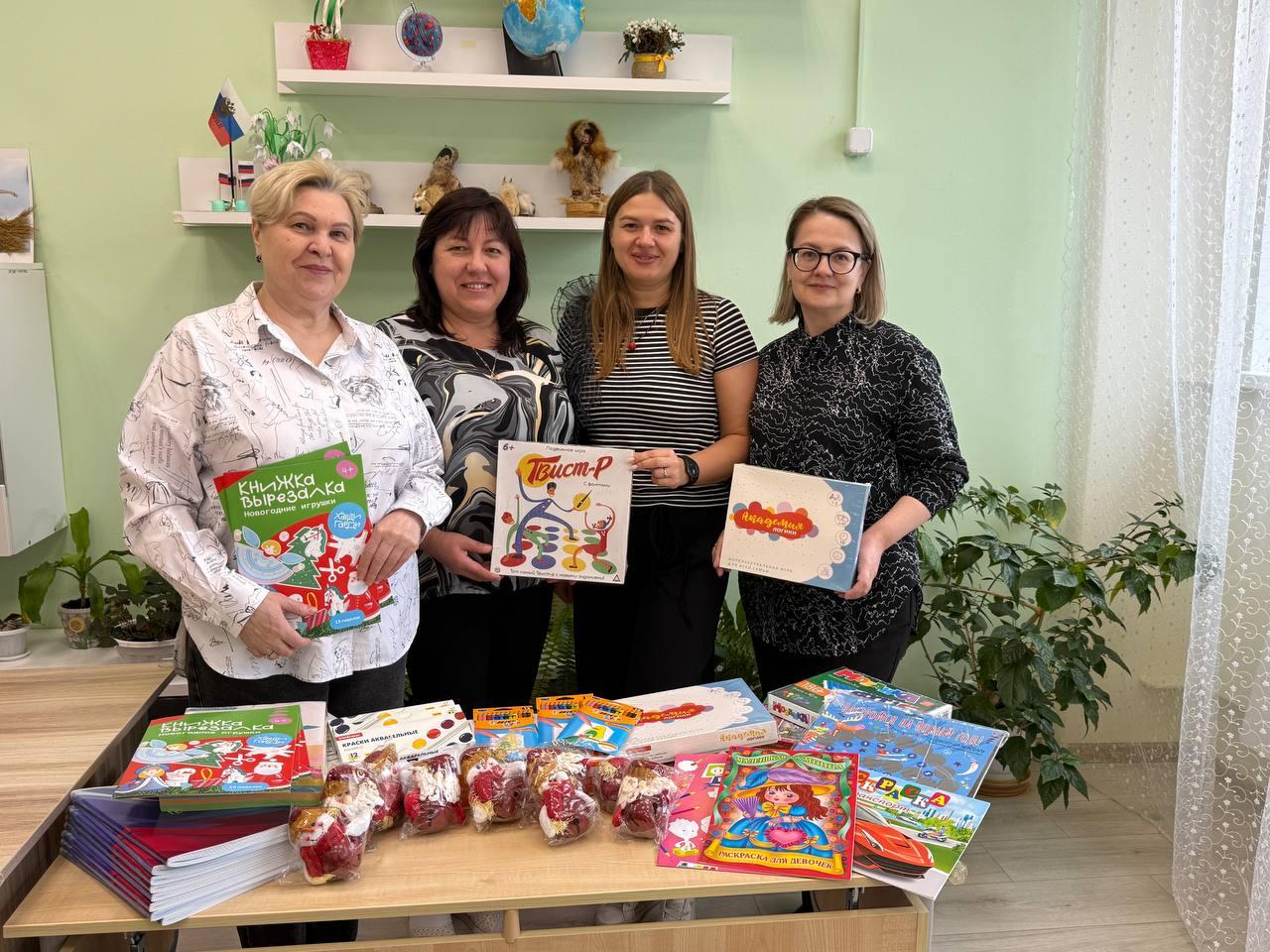 В центре «Гармония» подготовили новогодние подарки для воспитанников детского сада «Теремок» Волновахского округа В центре «Гармония» подготовили новогодние подарки для воспитанников детского сада «Теремок» Волновахского округа