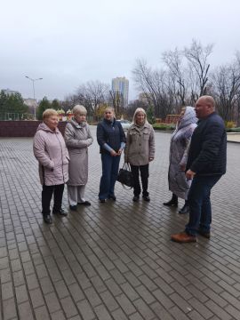 По поручению Главы ДНР Дениса Пушилина, заместитель руководителя Управы Калининского внутригородского района Администрации городского округа Донецк Вячеслав Пахущий и член Общественного совета Карина Коношко совместно...