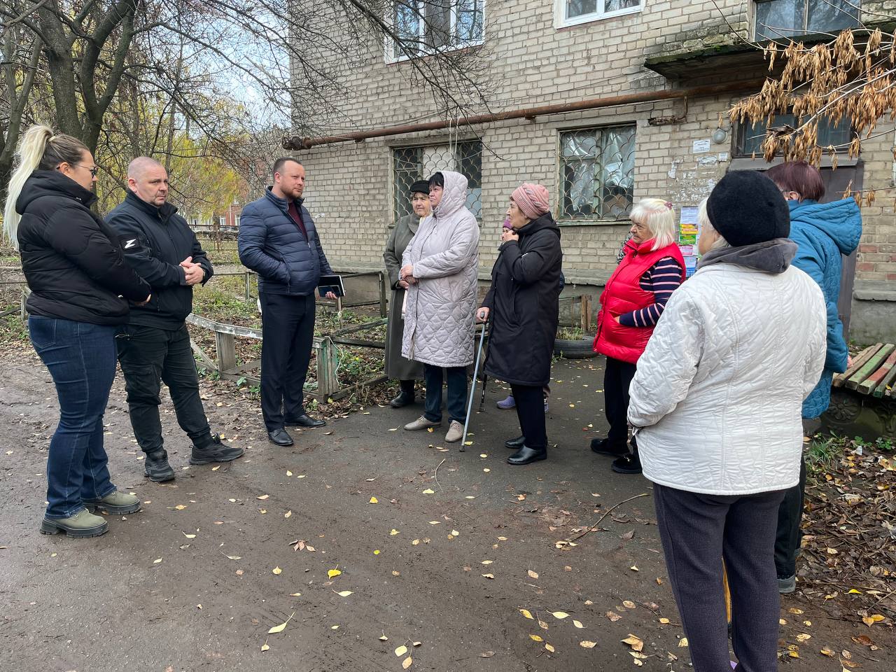 Заместитель главы Администрации муниципального образования городского округа Харцызск Александр Костюченко провели встречу с жителями пер Заместитель главы Администрации муниципального образования городского округа Харцызск Александр Костюченко провели встречу с жителями пер