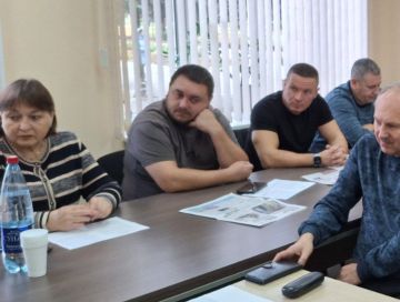 18 ноября 2025 года депутаты Ясиноватского муниципального совета Антон Никитин и Юрий Захаров в рамках исполнения поручения Главы Донецкой Народной Республики Дениса Пушилина провели встречи с населением