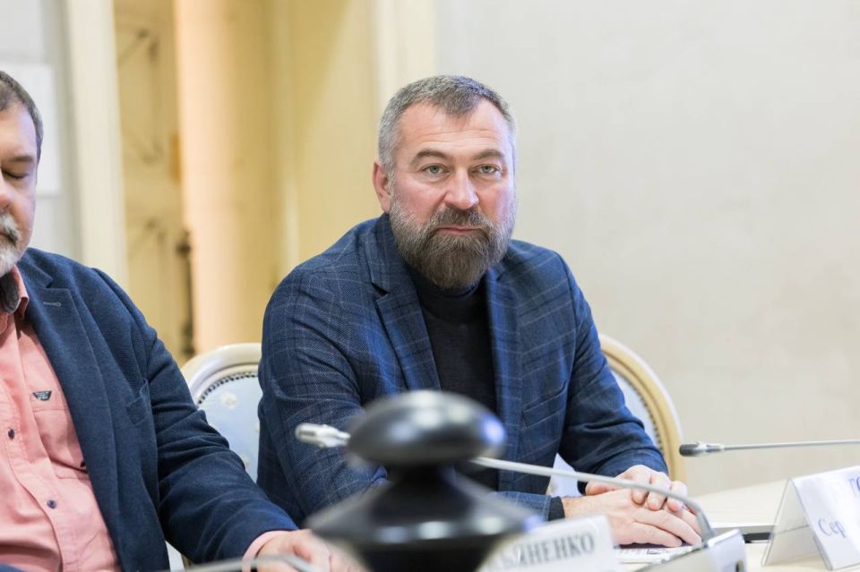Чилийский писатель Патрисио Мери Белл представил книгу «Дети Донбасса» в ОП РФ Чилийский писатель Патрисио Мери Белл представил книгу «Дети Донбасса» в ОП РФ