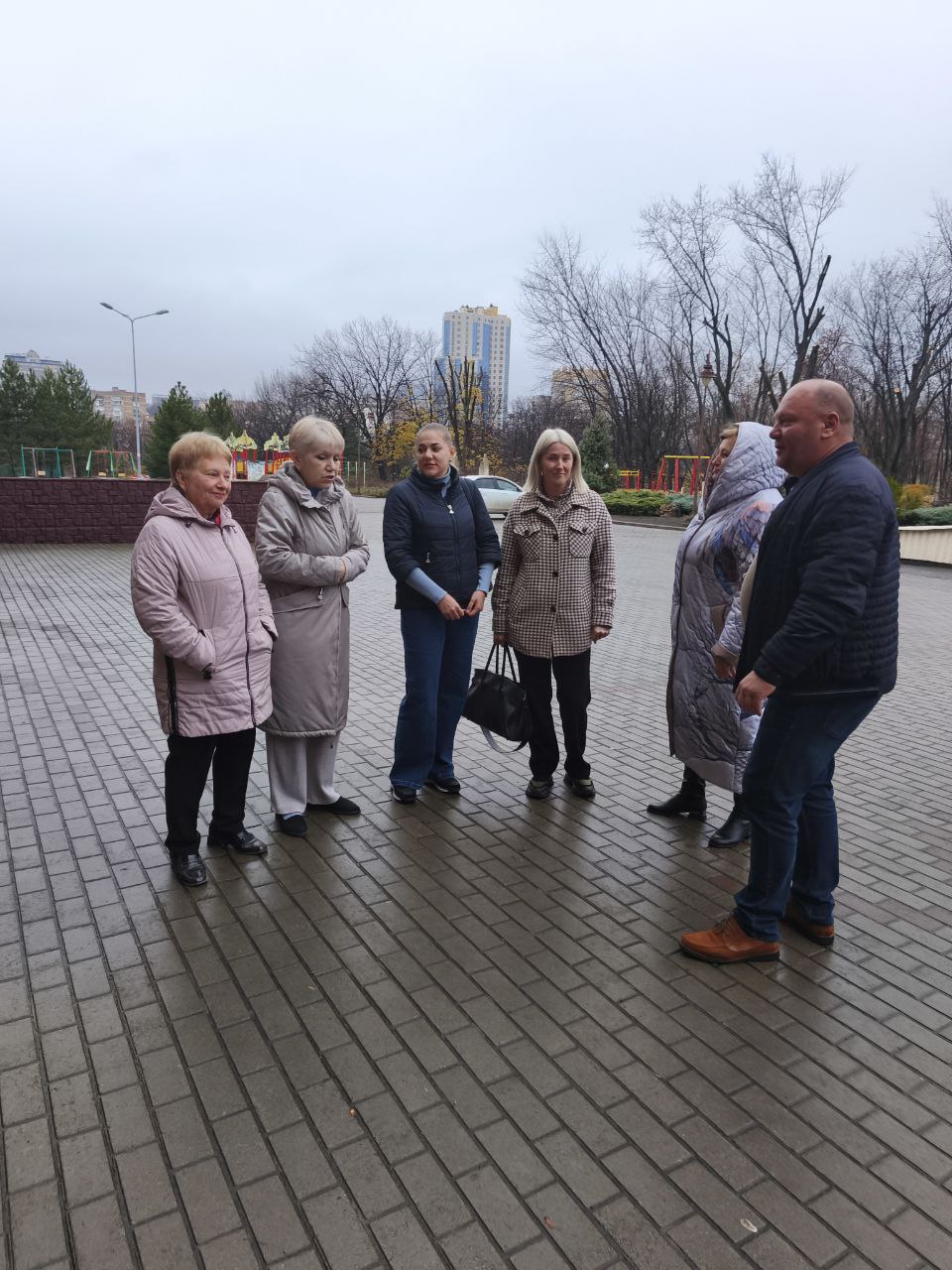 По поручению Главы ДНР Дениса Пушилина, заместитель руководителя Управы Калининского внутригородского района Администрации городского округа Донецк Вячеслав Пахущий и член Общественного совета Карина Коношко совместно...