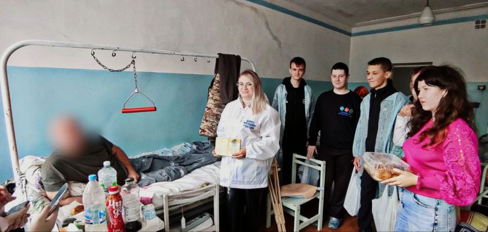 Поддержка военнослужащих: союзницы Женсовета Тореза и активисты Движения Первых посетили военнослужащих в госпитале Поддержка военнослужащих: союзницы Женсовета Тореза и активисты Движения Первых посетили военнослужащих в госпитале