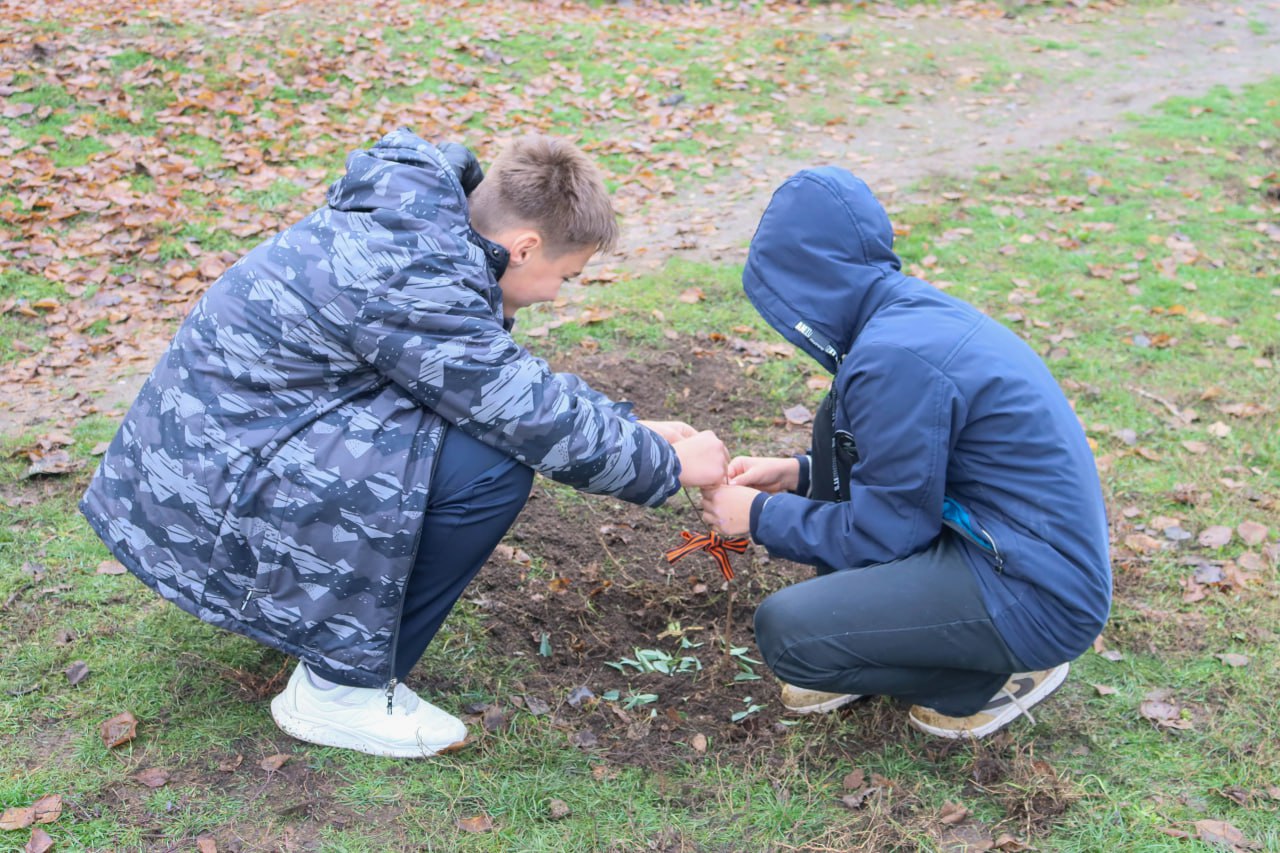 В Донецком лицее появился свой Сад Памяти В Донецком лицее появился свой Сад Памяти