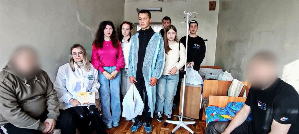 Поддержка военнослужащих: союзницы Женсовета Тореза и активисты Движения Первых посетили военнослужащих в госпитале Поддержка военнослужащих: союзницы Женсовета Тореза и активисты Движения Первых посетили военнослужащих в госпитале