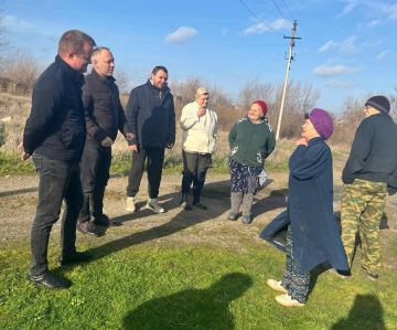 Вчера, 18 ноября, начальник Зуевского территориального отдела Администрации муниципального образования Алексей Марюхнич провел встречу с гражданами в пгт Троицко-Харцызск на улице Колхозной