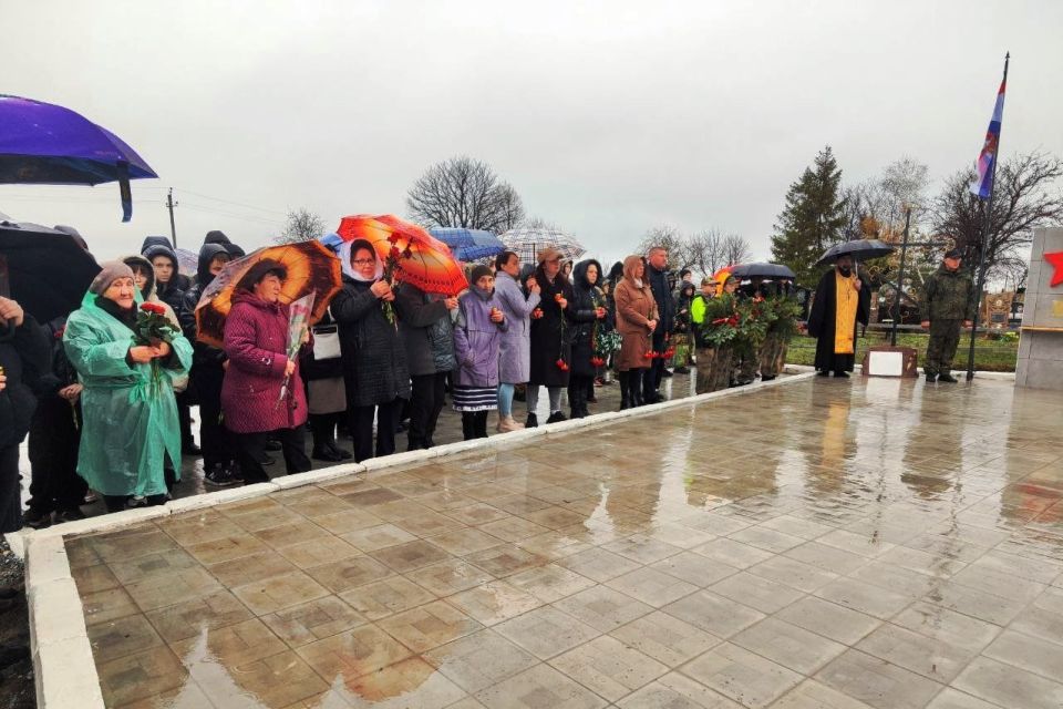 В Шахтерском округе открыли «Аллею Памяти» воинам-героям В Шахтерском округе открыли «Аллею Памяти» воинам-героям