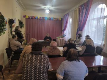 Сегодня, 19 ноября в Червоногвардейском районе прошла встреча с трудовым коллективом ГБУСО «ЦСОН Червоногвардейского района города Макееевки», которую провела депутат Макеевского городского совета ДНР Нателла Джоджишвили