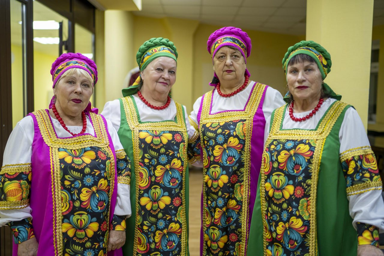 Три вокальных ансамбля из Волновахи представили Донбасс в Новом Уренгое на окружном фестивале славянской культуры Три вокальных ансамбля из Волновахи представили Донбасс в Новом Уренгое на окружном фестивале славянской культуры