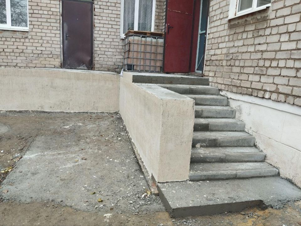 Денис Зубов: Подрядчики шеф-региона Нижегородской области выполняют работы по обустройству входных групп в здании детского сада № 17 "Теремок" на улице Первомайской Денис Зубов: Подрядчики шеф-региона Нижегородской области выполняют работы по обустройству входных групп в здании детского сада № 17 "Теремок" на улице Первомайской