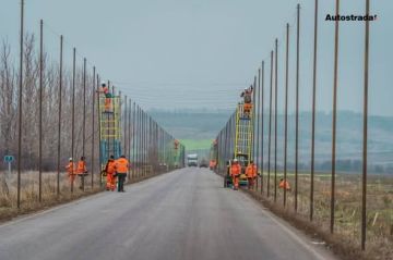 Строительство антидроновых коридоров вдоль дорог на подконтрольной ВСУ части ДНР
