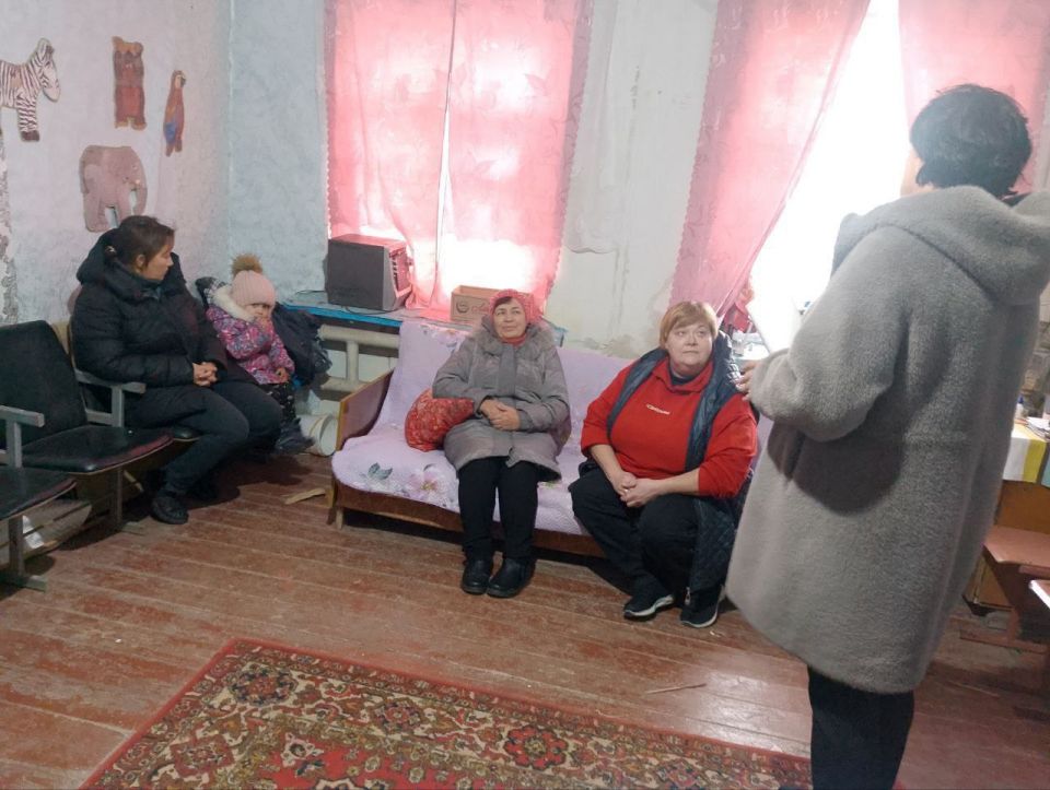 Сегодня начальник Мичуринского территориального отдела Администрации Тельмановского округа провела встречу с работниками сельского дома культуры и библиотеки, на которой рассмотрел следующие темы: Сегодня начальник Мичуринского территориального отдела Администрации Тельмановского округа провела встречу с работниками сельского дома культуры и библиотеки, на которой рассмотрел следующие темы:
