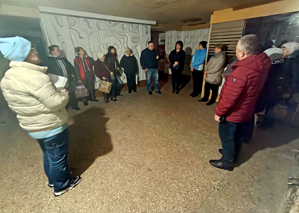 Иван Адамец: В Куйбышевском районе управляющий делами администрации городского округа Донецк Юлия Сницарь совместно с депутатом Донецкого городского совета Германом Полуниным и заместителем руководителя Управы района... Иван Адамец: В Куйбышевском районе управляющий делами администрации городского округа Донецк Юлия Сницарь совместно с депутатом Донецкого городского совета Германом Полуниным и заместителем руководителя Управы района...