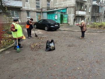 Сегодня, 20 ноября 2025 года, в рамках проекта «Городская среда», реализуемого Единой Россией , жители Кировского района приняли участие в традиционной экологической акции «Чистый четверг»