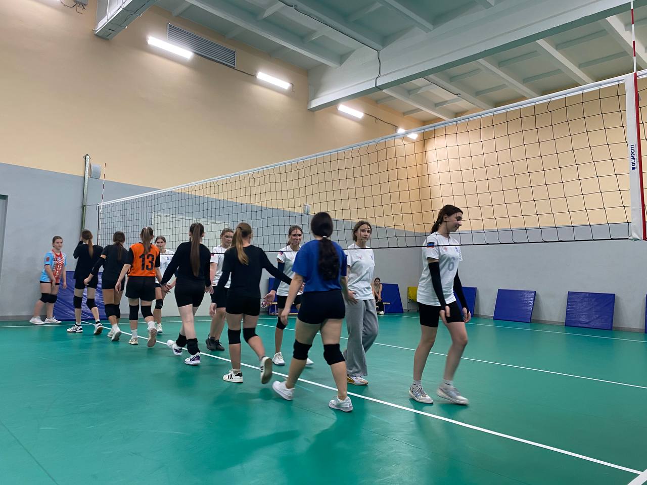 Мини-турнир по волейболу. В спортивном зале с. Ближнее состоялся мини-турнир по волейболу среди девушек Мини-турнир по волейболу. В спортивном зале с. Ближнее состоялся мини-турнир по волейболу среди девушек