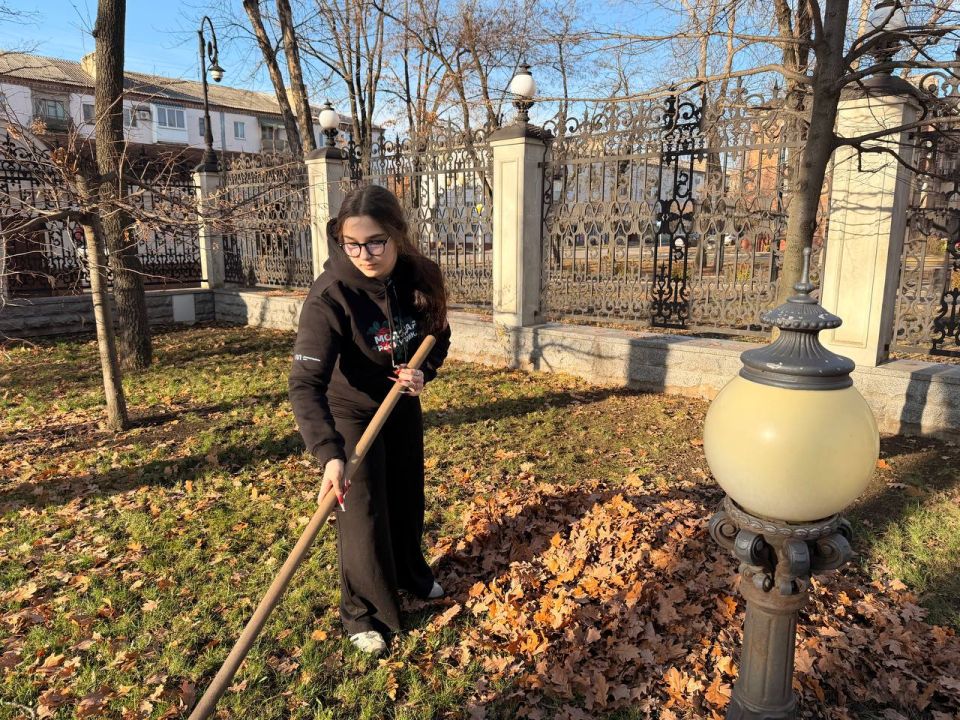 Молодёжка Горловки навела порядок в рамках проекта «Моя крепость» Молодёжка Горловки навела порядок в рамках проекта «Моя крепость»